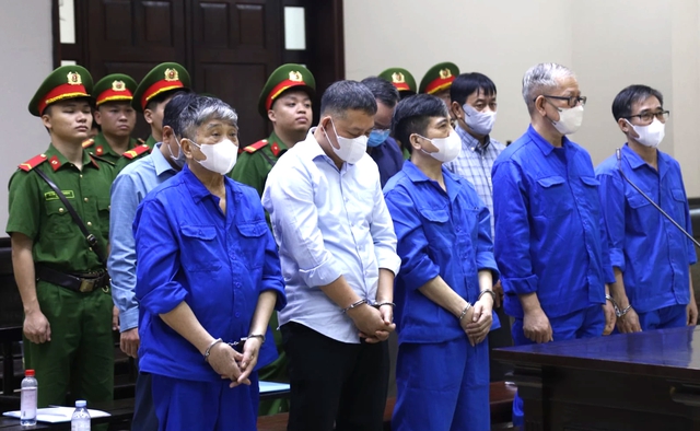 B&agrave; Nguyễn Thị Kim Tiến nằm viện điều trị, kh&ocirc;ng thể đến t&ograve;a - Ảnh 2.