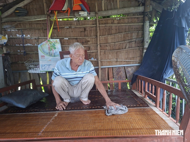 Người dựng chòi giữ đàn cá thiên nhiên ở Cần Thơ: 'Chỉ mong mọi người thương tôi'- Ảnh 3.