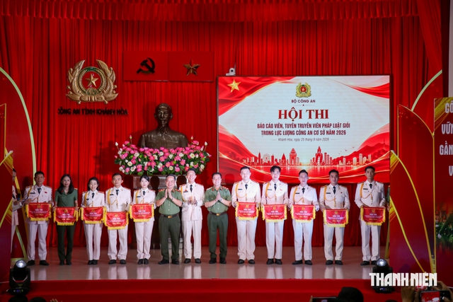 Công an cơ sở 'trổ tài' đưa pháp luật đến gần dân- Ảnh 1.