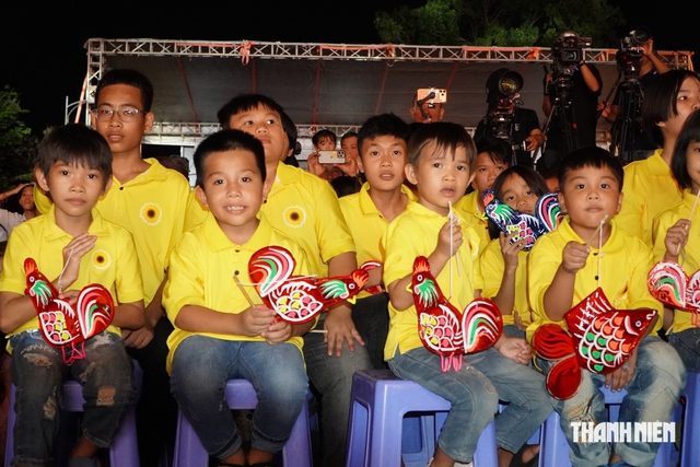 Hơn 7 triệu lồng đèn và 800.000 phần quà trung thu tặng thiếu nhi khó khăn- Ảnh 7.
