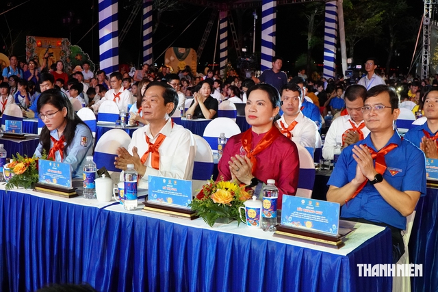 Hơn 7 triệu lồng đèn và 800.000 phần quà trung thu tặng thiếu nhi khó khăn- Ảnh 1.