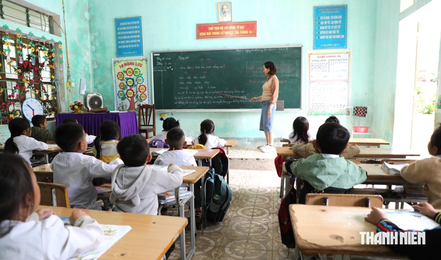 Giáo viên hợp đồng 10-20 năm ở Nghệ An thấp thỏm vì quy định mới - Ảnh 2.