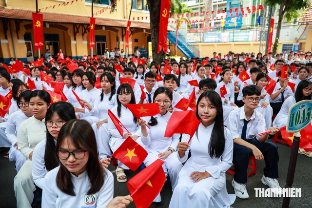 33 khoản thu, dịch vụ trong trường tổ chức, có mục đích sử dụng tiền ra sao? - Ảnh 2.