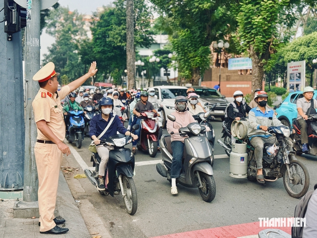Bật xi nhan trước giao lộ bao xa, quy tắc đơn giản kh&ocirc;ng phải ai cũng biết - Ảnh 2.