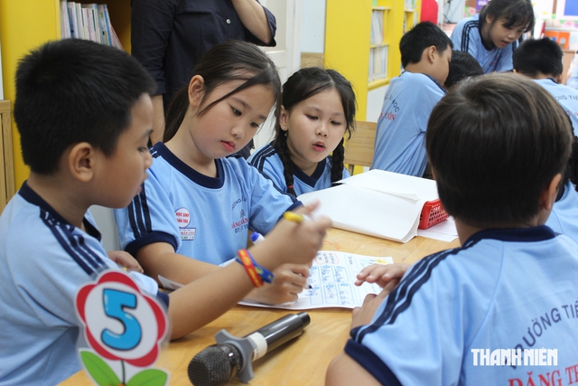 Giảng viên Nhật Bản thích thú thăm vườn rau học sinh TP.HCM chăm sóc - Ảnh 10.
