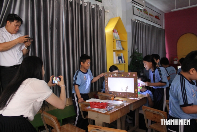 Giảng viên Nhật Bản thích thú thăm vườn rau học sinh TP.HCM chăm sóc - Ảnh 13.
