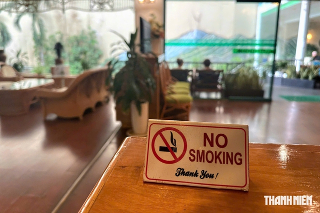 Khuyến khích các khách sạn thực hiện không hút thuốc lá hoàn toàn trong nhà - Ảnh 1.