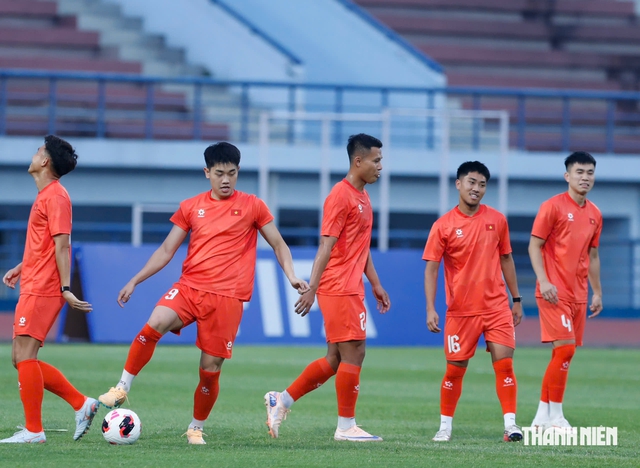 Đội tuyển Việt Nam tập rất sung, làm quen sân Harupat sẵn sàng đấu Philippines: Hoàng Đức báo tin vui- Ảnh 17.