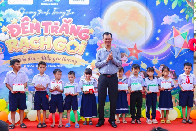 Trung thu 2026 ấm áp với 250 trẻ em khó khăn ở Cần Thơ - Ảnh 1.