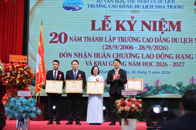 Trường Cao đẳng Du lịch Nha Trang đ&oacute;n nhận Hu&acirc;n chương Lao động hạng Nhất - Ảnh 3.