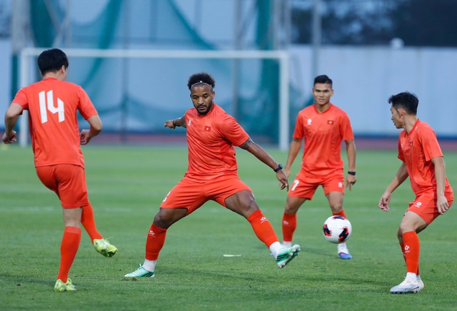 Trực tiếp đội tuyển Việt Nam vs Philippines: Khó cản Nguyễn Đình Bắc tỏa sáng - Ảnh 2.