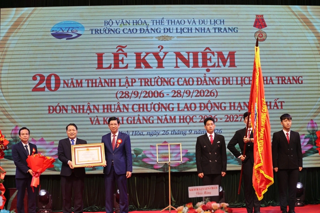 Trường Cao đẳng Du lịch Nha Trang đ&oacute;n nhận Hu&acirc;n chương Lao động hạng Nhất - Ảnh 1.