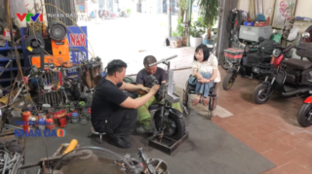 Nữ gi&aacute;m đốc xe lăn gi&uacute;p người khuyết tật tự lập - Ảnh 4.