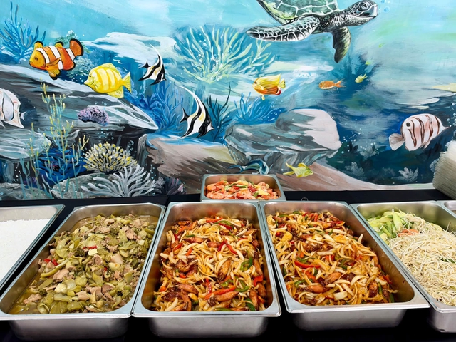 Người phụ nữ nấu 200 suất cơm trong 2 ngày tặng bà con vùng lũ - Ảnh 5.