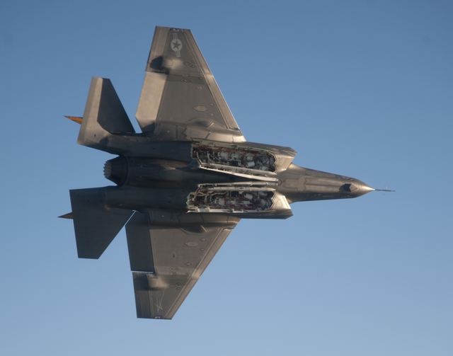 Rộ tin Trung Quốc đang giữ lô linh kiện F-35 của Mỹ- Ảnh 2.