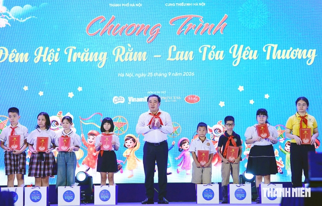 Tết Trung thu ở H&agrave; Nội với suất qu&agrave; trị gi&aacute; 1 triệu đồng - Ảnh 1.