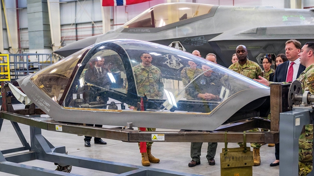 Rộ tin Trung Quốc đang giữ lô linh kiện F-35 của Mỹ- Ảnh 1.