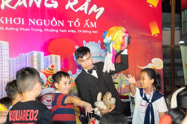 Hàng trăm gia đình vui hội trung thu tại Phố Lồng Đèn phường Tam Hiệp- Ảnh 3.