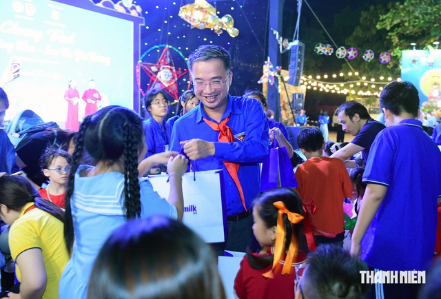 Tết Trung thu ở H&agrave; Nội với suất qu&agrave; trị gi&aacute; 1 triệu đồng - Ảnh 4.