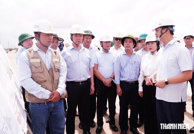 Bí thư Tỉnh ủy Quảng Trị đặt tiến độ cho hàng loạt dự án trọng điểm- Ảnh 2.