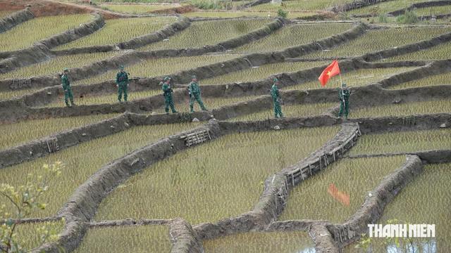 Thần b&iacute; P&ecirc;ng Ơi, n&uacute;i thi&ecirc;ng  'chọc đ&aacute; v&agrave;o trời' ở Quảng Ng&atilde;i gi&aacute;p L&agrave;o- Ảnh 6.