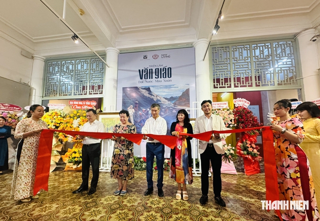 Xúc động gặp lại họa sĩ Văn Giáo qua tranh, kỷ vật và hồi ức- Ảnh 1.