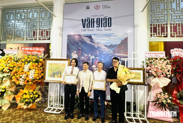 Xúc động gặp lại họa sĩ Văn Giáo qua tranh, kỷ vật và hồi ức- Ảnh 2.