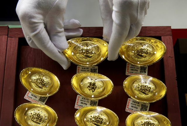 China imported 1,100 tonnes of gold in 8 months - Ảnh 1.