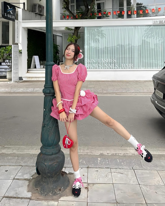 Sắc hồng trở lại đầy ki&ecirc;u h&atilde;nh trong tủ đồ ph&aacute;i đẹp  - Ảnh 2.