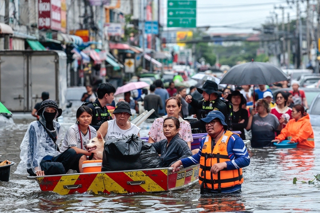 Bangkok ngập lụt lịch sử - Ảnh 1.