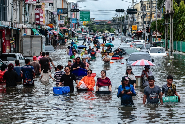 Bangkok ngập lụt lịch sử - Ảnh 3.