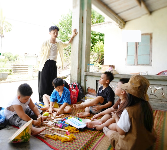 'Bố ơi m&igrave;nh đi đ&acirc;u thế?' c&ugrave;ng nghệ nh&acirc;n V&otilde; Tấn T&acirc;n trải nghiệm đặc biệt  - Ảnh 4.