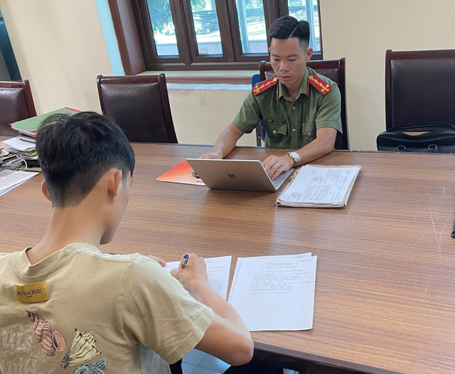 Vụ chặn xe &ocirc; t&ocirc; ở Th&aacute;i Nguy&ecirc;n: Đứng giữa đường livestream bị xử l&yacute; sao?- Ảnh 3.