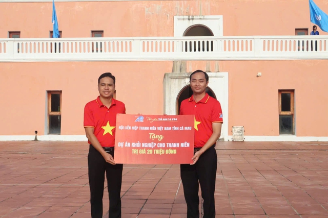 Chào cờ tại Đất Mũi, tiếp nối hành trình 'Tôi yêu Tổ quốc tôi'- Ảnh 4.