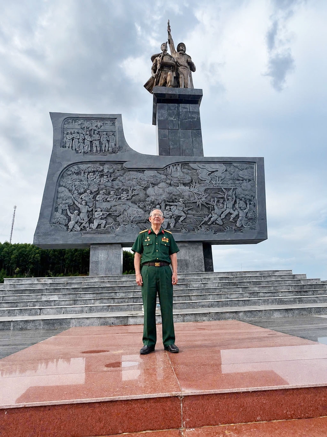 Lan tỏa trên mạng xã hội: Người ông thương binh  chia vàng cho cháu chắt - Ảnh 3.