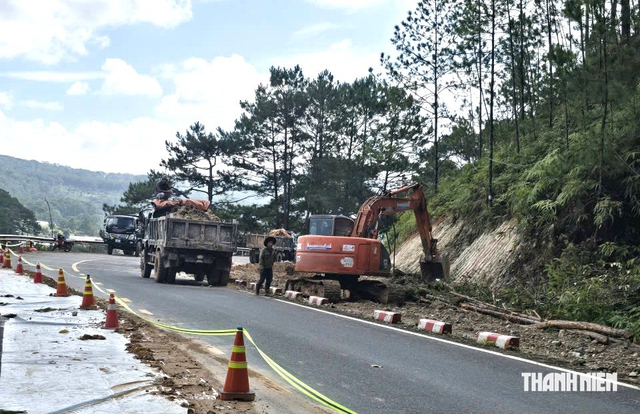 Đèo Mimosa nứt lún, Lâm Đồng mở rộng mặt đường để tránh ùn tắc giao thông- Ảnh 1.