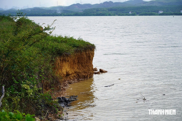 Sạt lở bờ sông, hàng ngàn hộ dân lo mất đất - Ảnh 3.