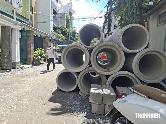 Thi công nham nhở, 'giăng bẫy' người đi đường - Ảnh 2.