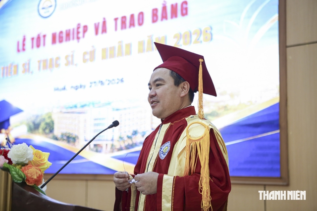 Tân thủ khoa nghẹn ngào cảm ơn mẹ: 'Lâu rồi mẹ mới có một ngày nghỉ ngơi'- Ảnh 7.