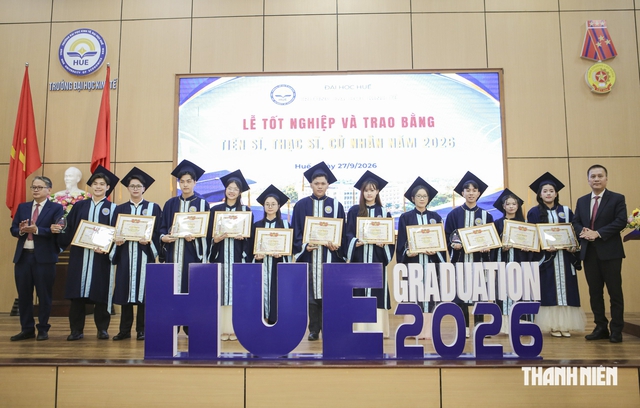 Tân thủ khoa nghẹn ngào cảm ơn mẹ: 'Lâu rồi mẹ mới có một ngày nghỉ ngơi'- Ảnh 6.