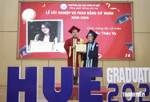 Tân thủ khoa nghẹn ngào cảm ơn mẹ: 'Lâu rồi mẹ mới có một ngày nghỉ ngơi'- Ảnh 3.