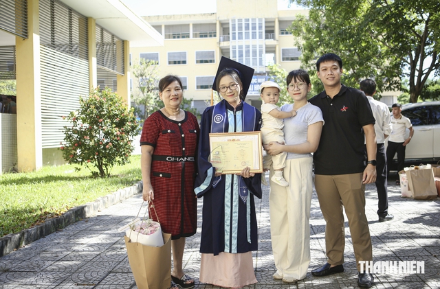 Tân thủ khoa nghẹn ngào cảm ơn mẹ: 'Lâu rồi mẹ mới có một ngày nghỉ ngơi'- Ảnh 5.