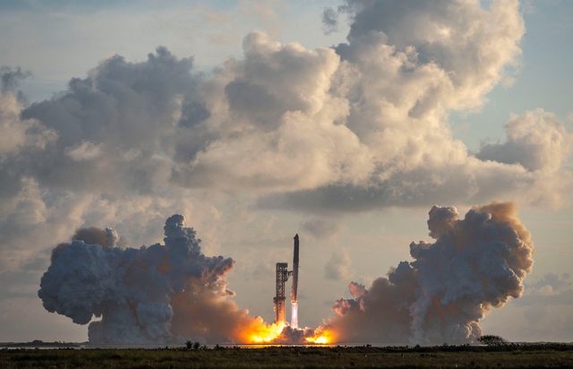 Tàu vũ trụ Starship của SpaceX bay vào quỹ đạo, bất chấp trục trặc động cơ - Ảnh 1.