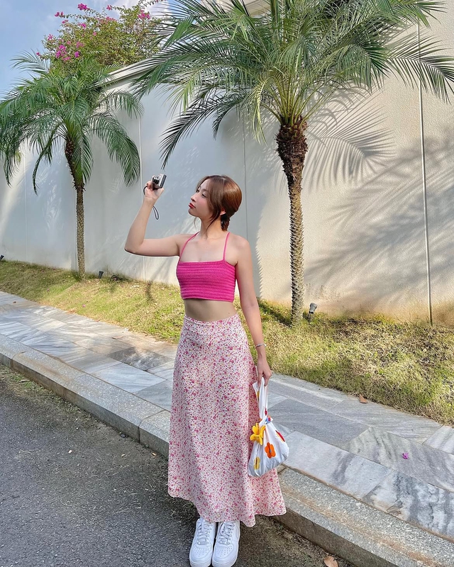 Bản phối thời trang cùng muôn kiểu biến tấu từ túi xách họa tiết - Ảnh 4.