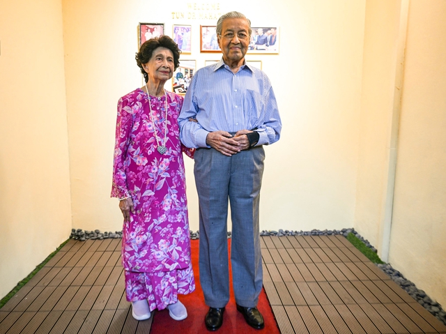 Phu nhân cựu Thủ tướng Malaysia Mahathir qua đời, thọ 100 tuổi- Ảnh 1.