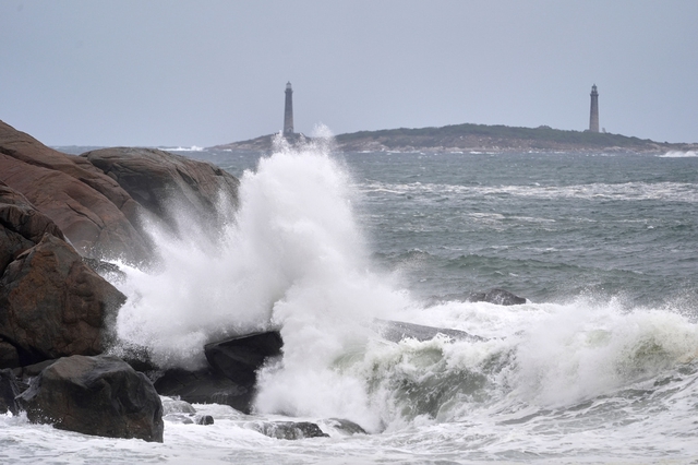 Bão Nor'easter giúp 'khai quật' xác tàu thế kỷ 19 - Ảnh 1.
