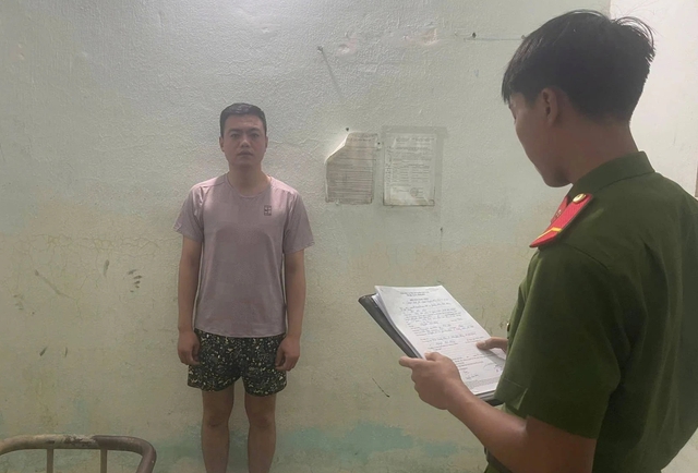 Bắt nghi phạm cho vay lãi 'cắt cổ' hơn 450%/năm ở Đà Nẵng - Ảnh 1.