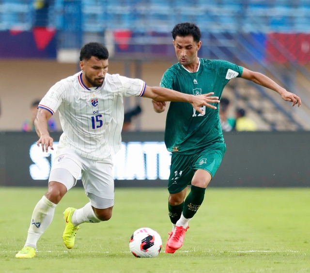 Tiền đạo Thái Lan bị FIFA hủy cú hat-trick, HLV Hudson có hành động bất ngờ- Ảnh 2.