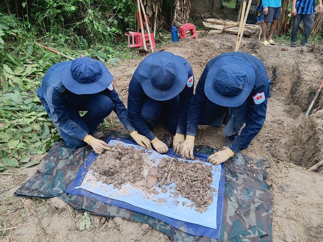 Đội K93 tỉnh An Giang quy tập được 5 hài cốt liệt sĩ ở xã Ô Lâm - Ảnh 2.