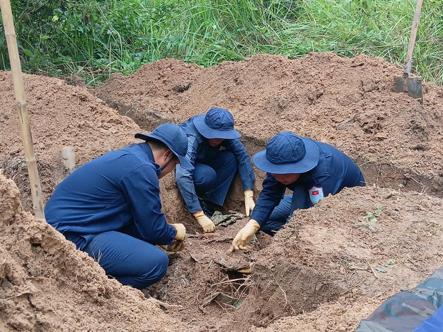 Đội K93 tỉnh An Giang quy tập được 5 hài cốt liệt sĩ ở xã Ô Lâm - Ảnh 1.